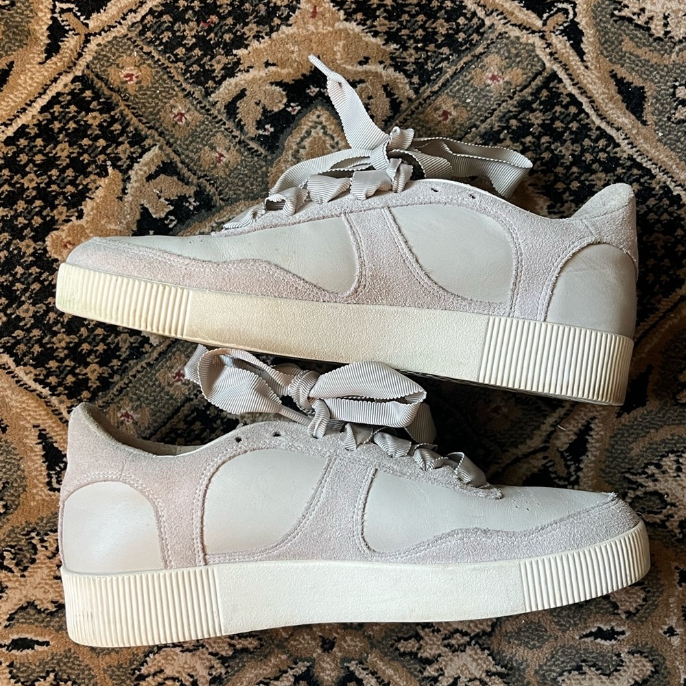 Senso Amelie Stone Size 7 Sneakers With Ribbon Laces
